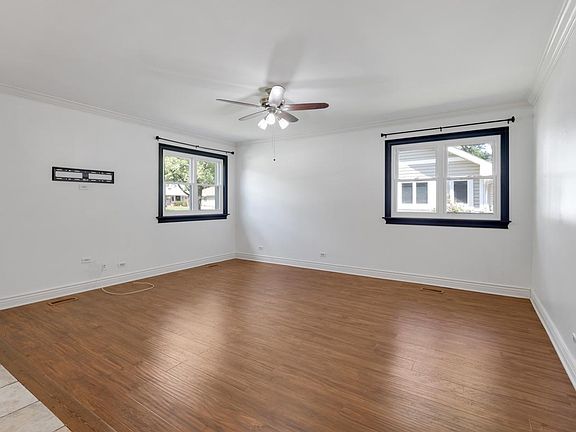 4th image of 5811 Chatsworth Ct