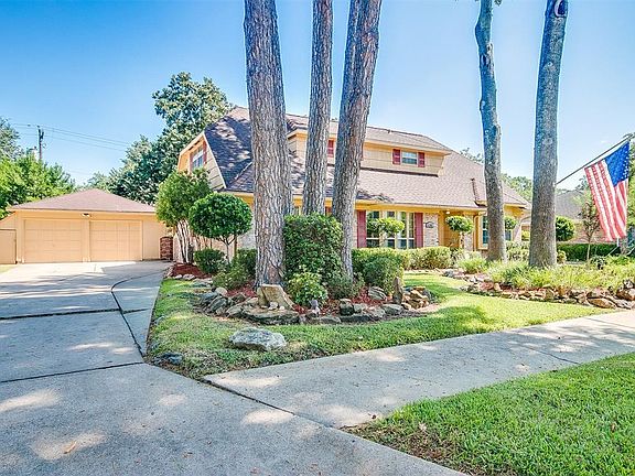 2nd image of 2105 N Palm Ct