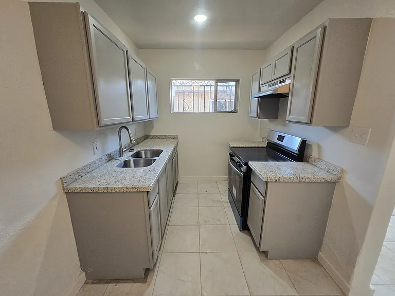1501 N Oregon St #4 — Photo 5