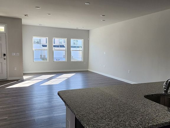 4th image of 2340 Chert Ln