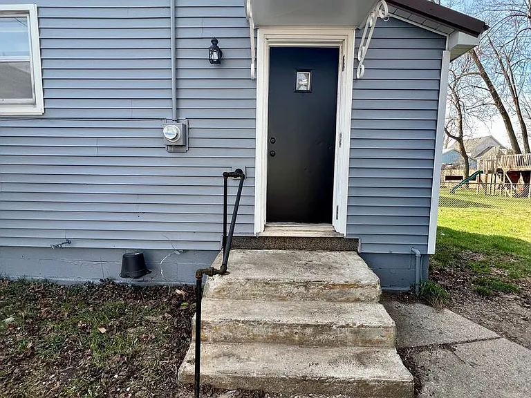 416 Henry St — Photo 42