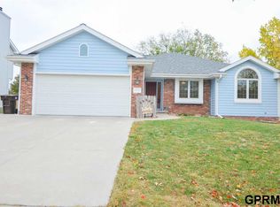 8031 Brookfield Dr, Lincoln, NE 68506