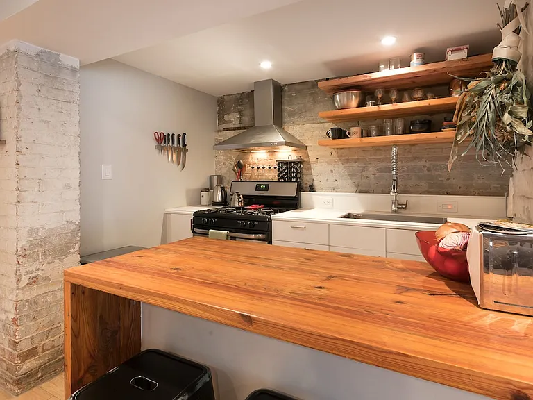 929 R St NW — Photo 4