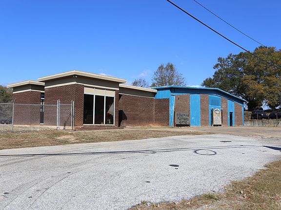 2nd image of 2190 Cherokee Rd