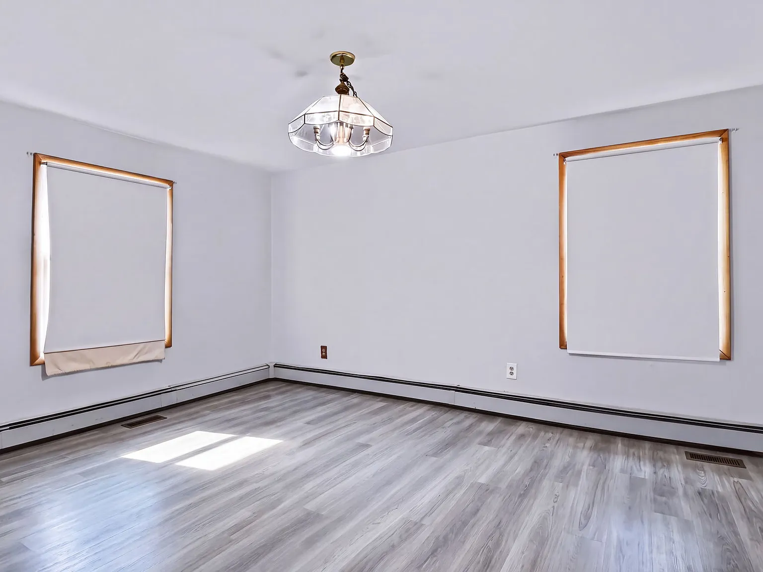4 bed, 2047 sqft, $3,995 — Photo 4