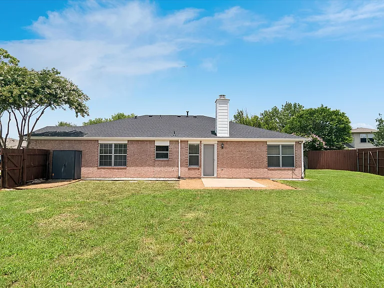 3300 Creekwood Dr — Photo 25