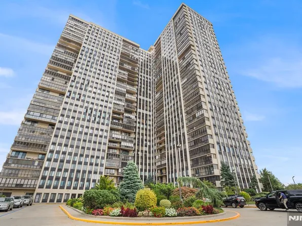 200 Winston Dr APT 2411, Cliffside Park, NJ 07010