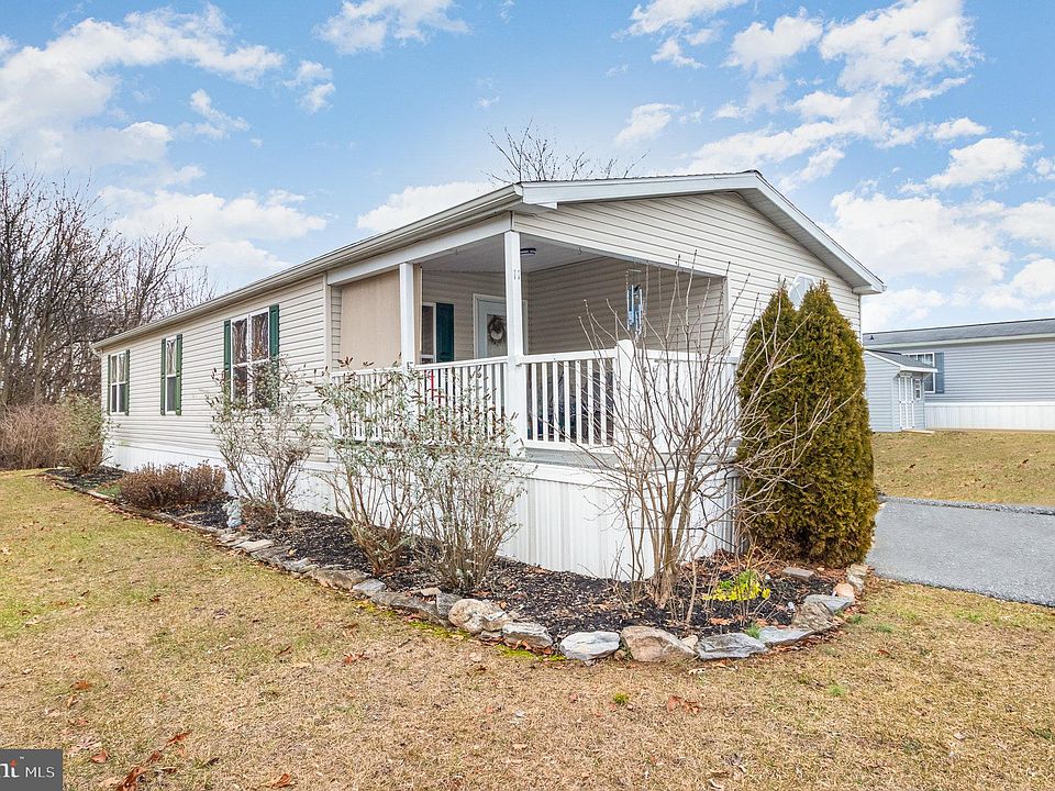 1st image of 11 Carol Ann Dr
