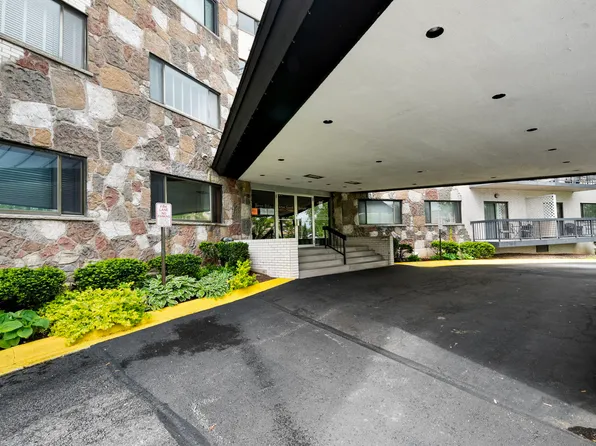 6700 S Brainard Ave APT 112, Countryside, IL 60525