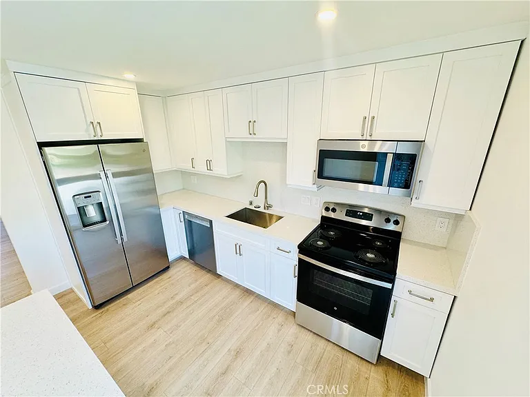 112 E Avenida San Gabriel #3 — Photo 6