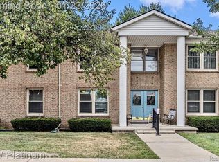 275 Maywood St APT 12, Marysville, MI 48040