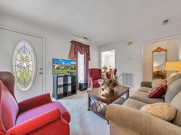 3rd image of 2349 Locust Grove Cir NE