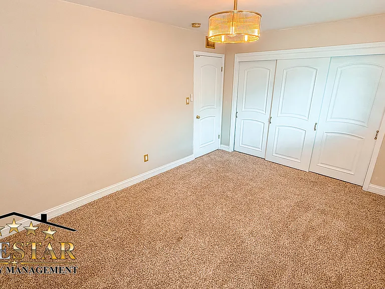 808 Hewlett St — Photo 18