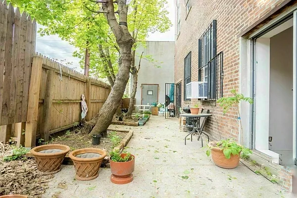 Rented by Rentall Group Inc | media 10