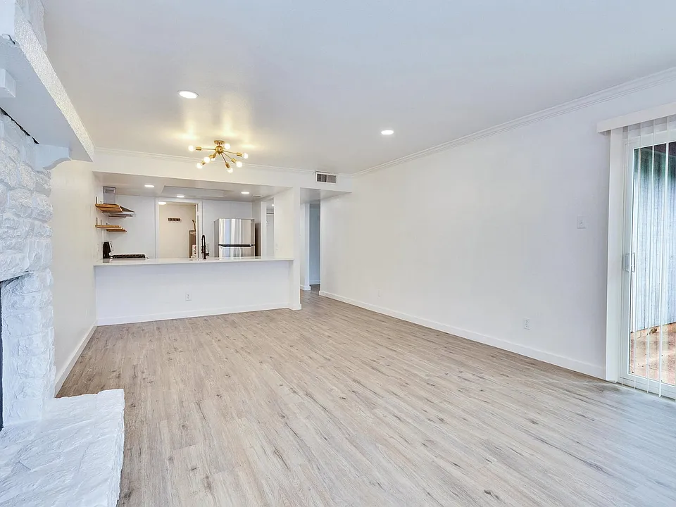 6910 Lovely Ln