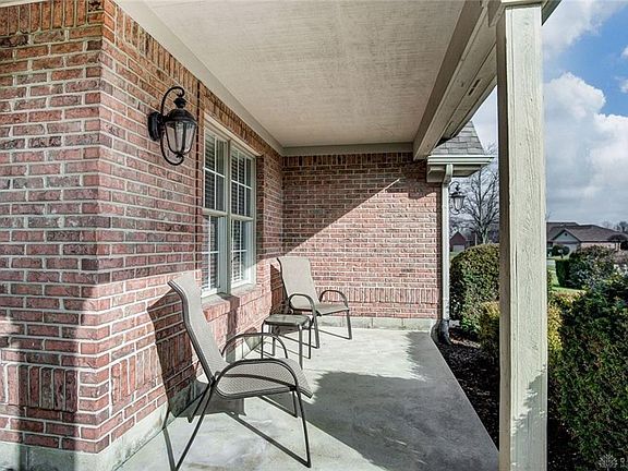 4th image of 461 Allanhurst Ave