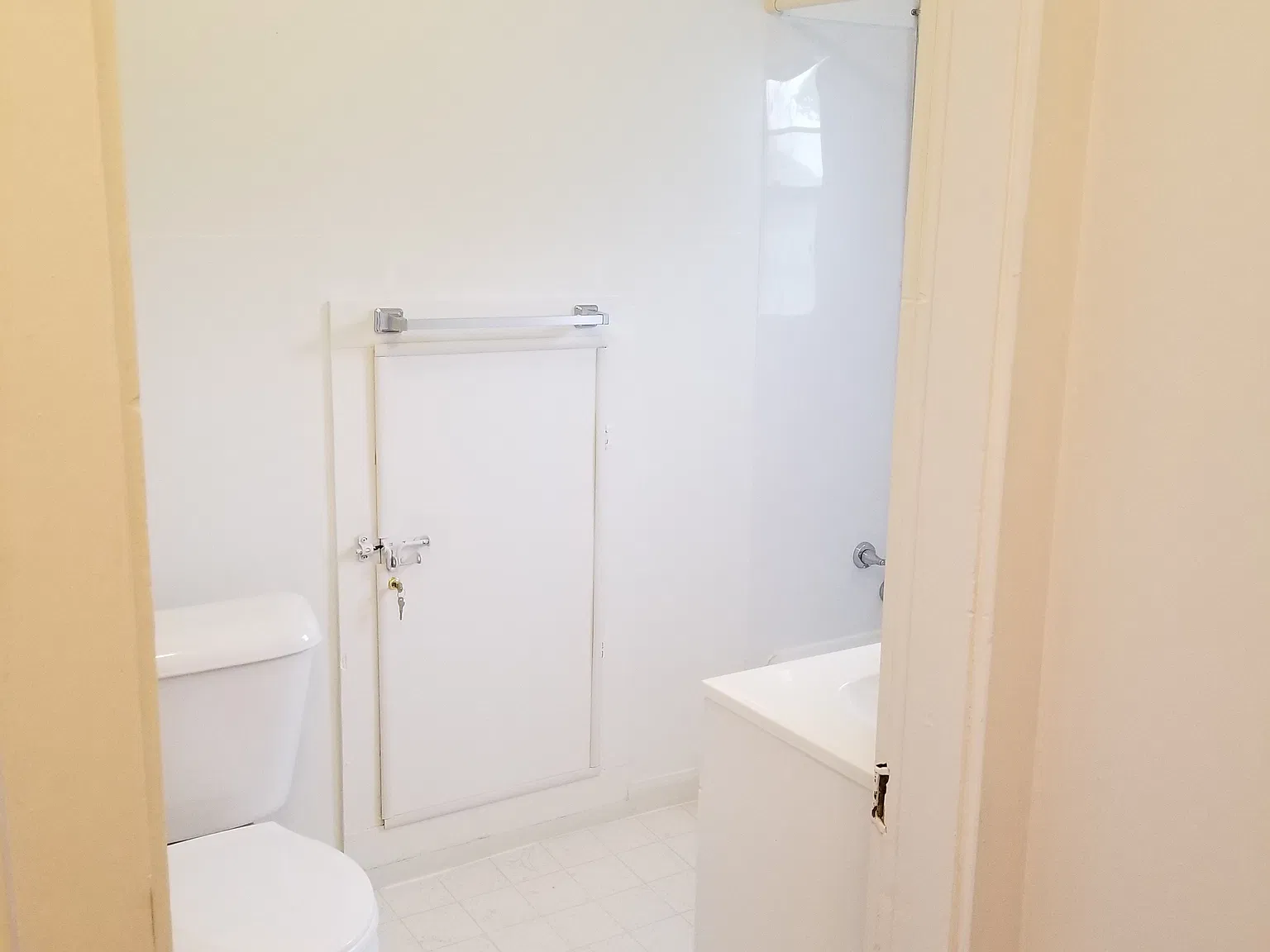 1 bed, 400 sqft, $1,050 — Photo 4
