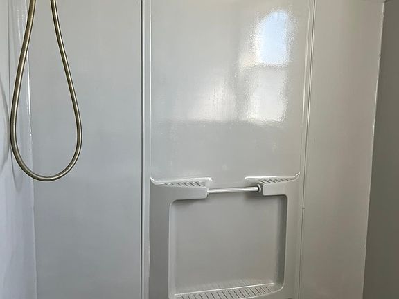 4th image of 2735 Woodlawn Ave APT 2