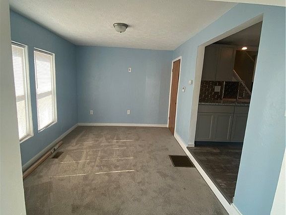 4th image of 629 Earl Ave