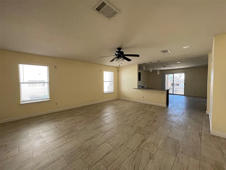 116 Remington Dr — Photo 3