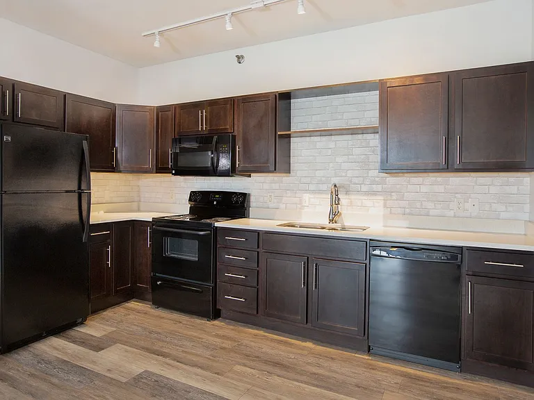 River Rock Apartments — Photo 32