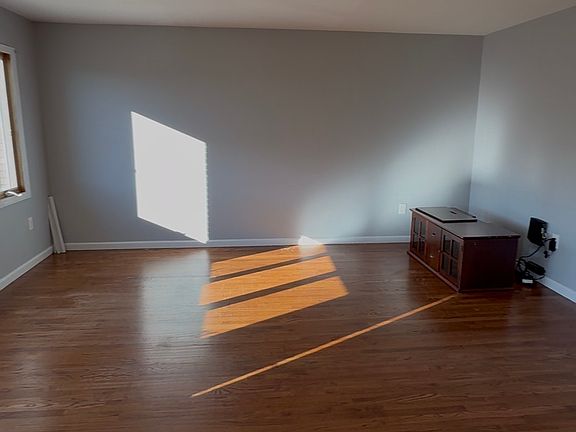 4th image of 415 Elm St #2