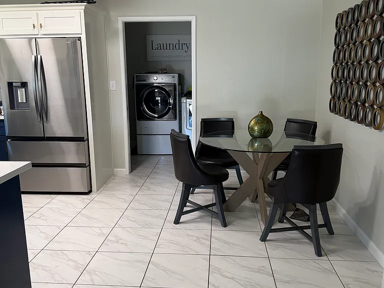 6378 N Poplar Ave — Photo 5