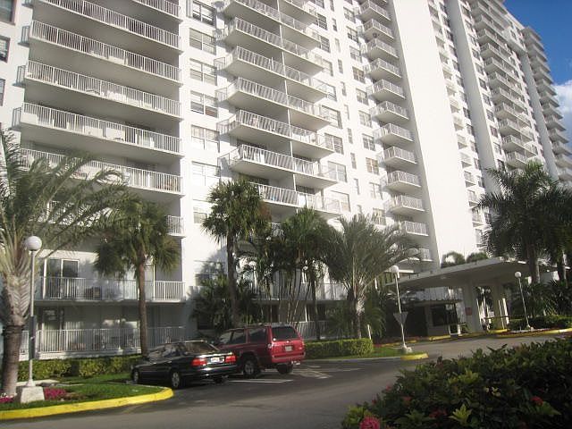 1st image of 2801 NE 183rd St APT 1905
