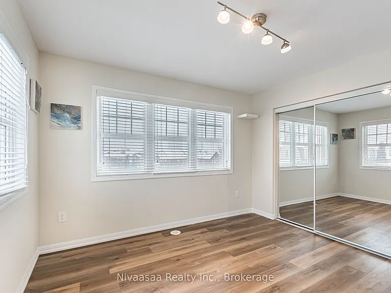 18 Betterton Cres — Photo 35