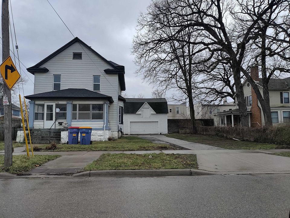 1st image of 24 Home St SE