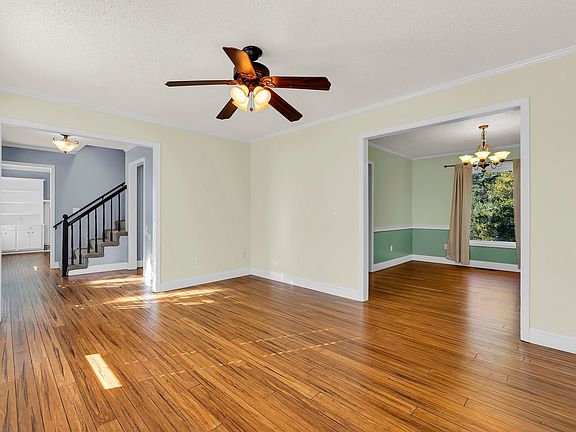 4th image of 438 Maplecroft St