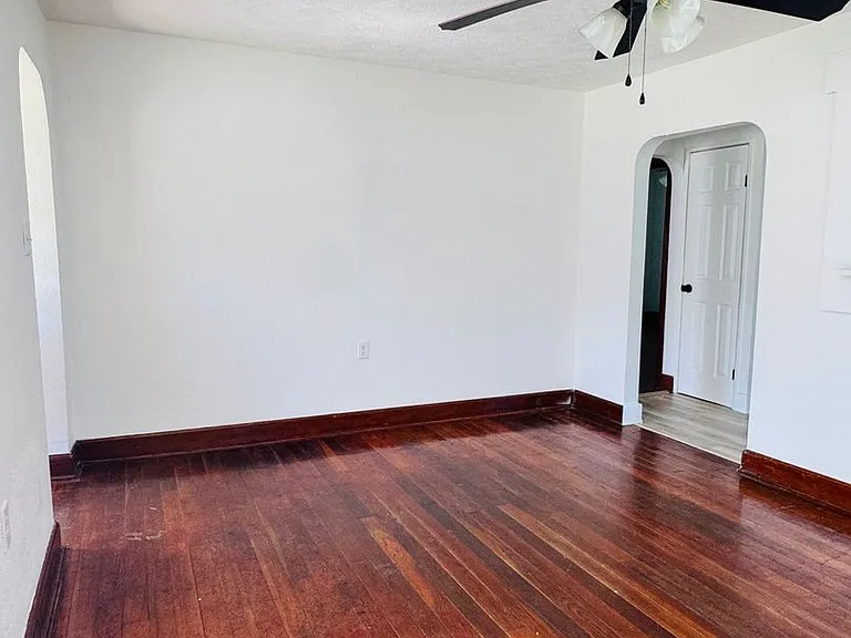 2115 N Weller Ave — Photo 9