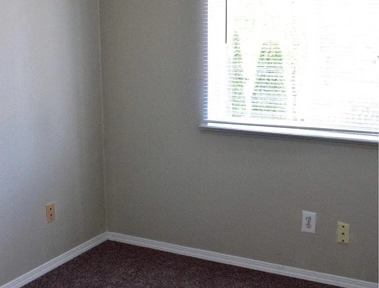 885 NE Scott Ct — Photo 16