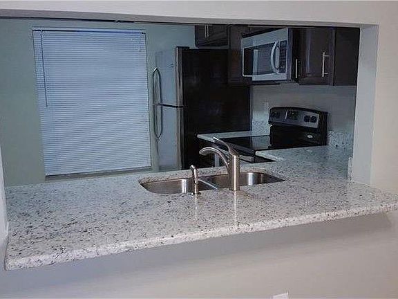 4th image of 1619 Little River Dr #10