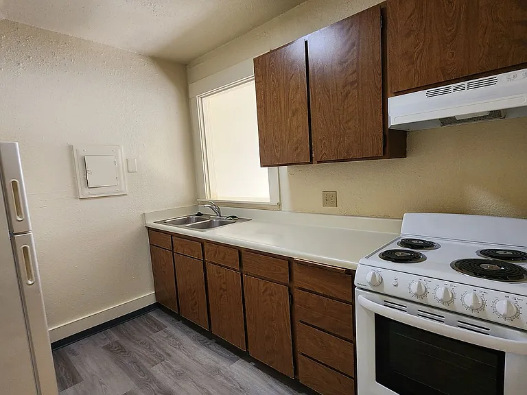Florence Apartments — Photo 16