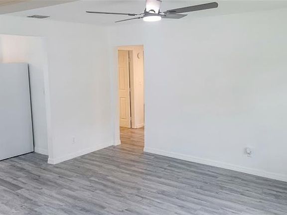 2nd image of 1412 LAUREL STREET