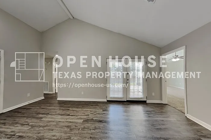 6823 Heather Hollow Dr — Photo 4