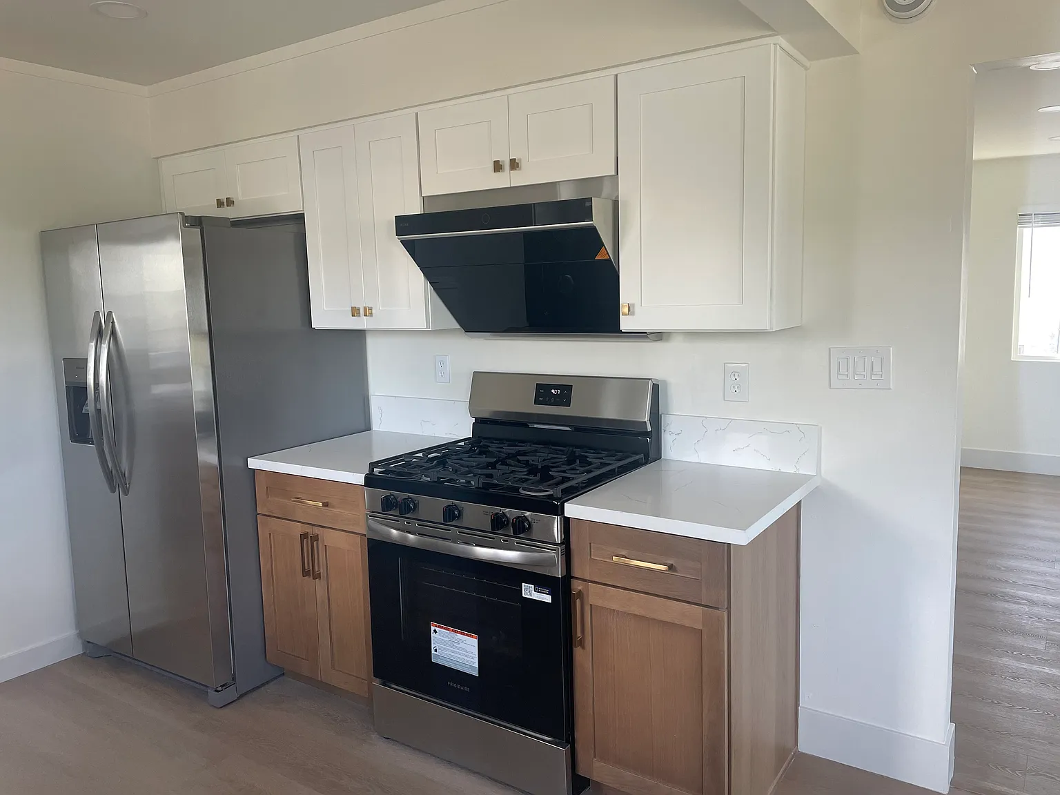 3 bed, 1430 sqft, $4,949 — Photo 2