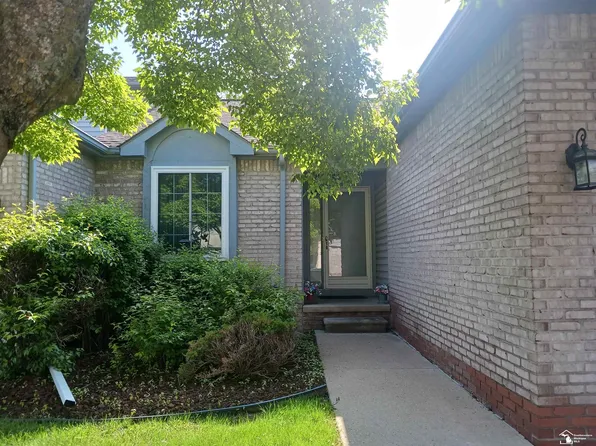 17795 Bobwhite Ct, Brownstown, MI 48193