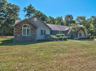 33 Fern Ridge Rd, Dallas, PA 18612