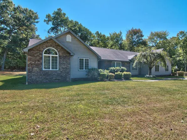 33 Fern Ridge Rd, Dallas, PA 18612