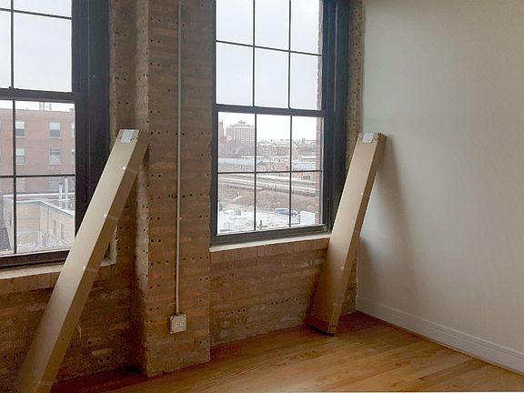 3rd image of 4801 N Ravenswood Ave #206