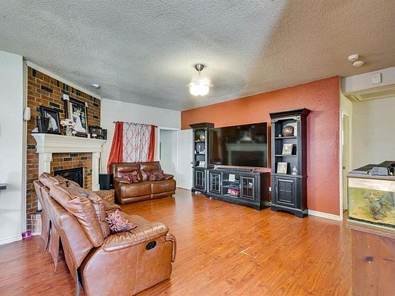 3rd image of 1435 Chapman Dr
