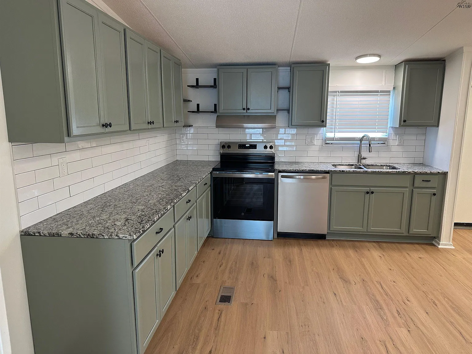3 bed, 2.0 bath, 1080 sqft, $1,295 — Photo 3