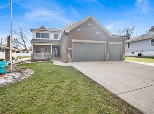 117 S Grant St, Westmont, IL 60559