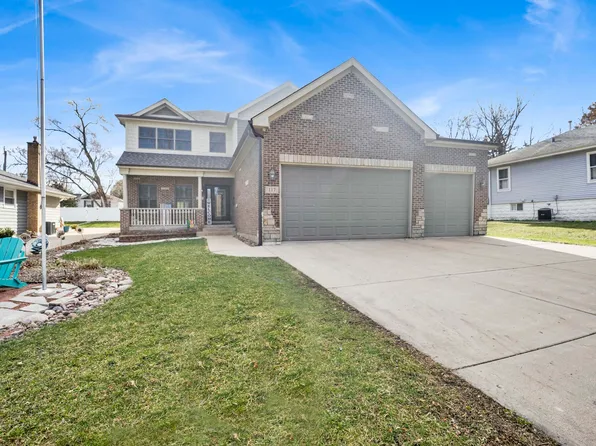 117 S Grant St, Westmont, IL 60559