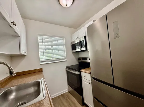 1671 NE 33rd St APT 11, Pompano Beach, FL 33064