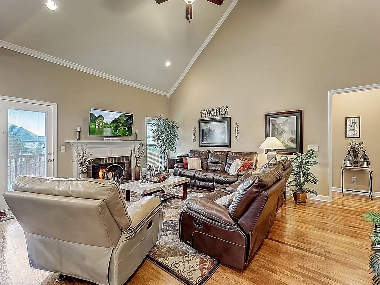 6040 Sanmar Dr — Photo 1