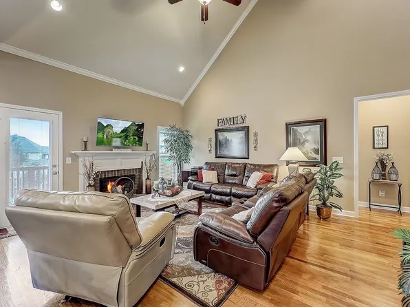 6040 Sanmar Dr, Spring Hill, TN 37174