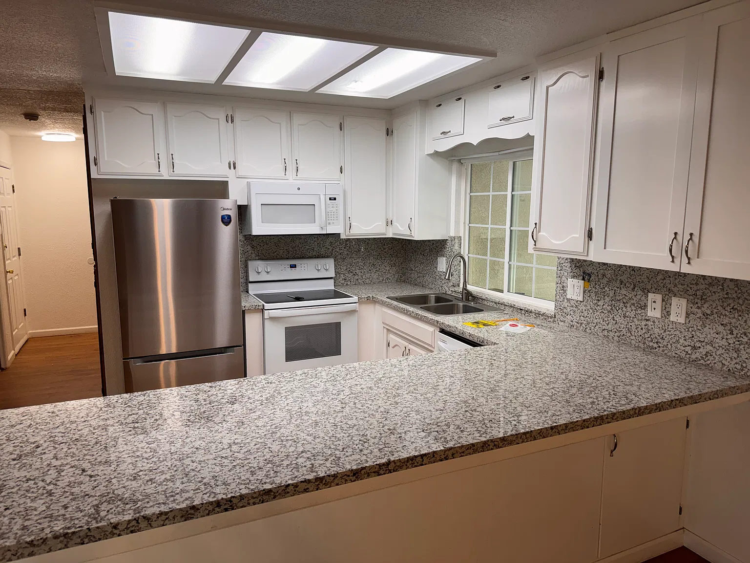 3 bed, 1670 sqft, $2,500 — Photo 3
